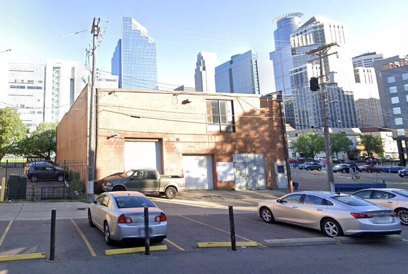 More Photos Of 917 S 5th Ave, Minneapolis Light Distribution For Sale