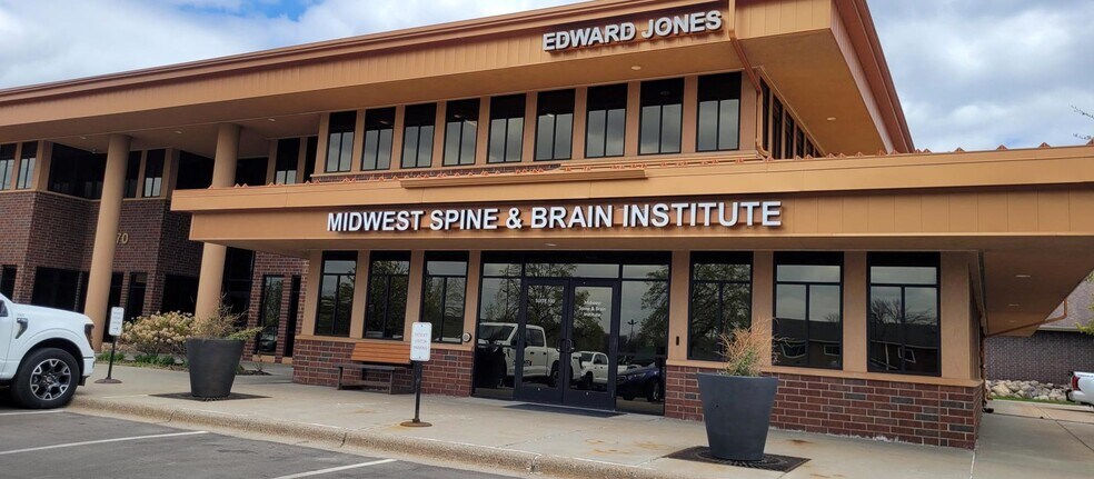 More Photos Of 7270 N Forest View Ln, Maple Grove Medical For Lease