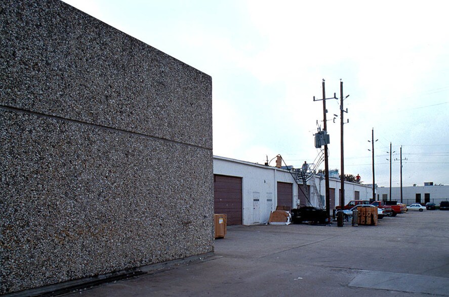 More Photos Of 5800 Corporate Dr, Houston Warehouse For Lease