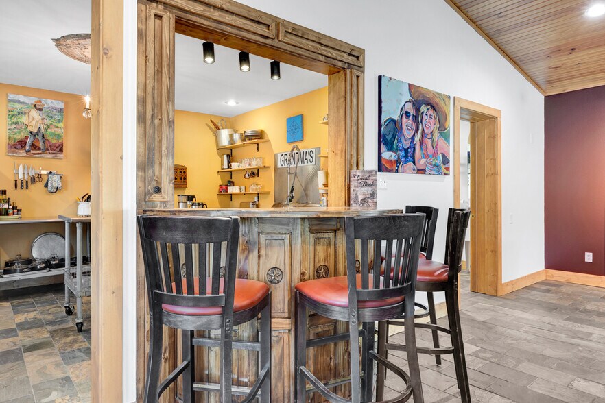 More Photos Of 21588 HWY 71, Winslow General Retail For Sale