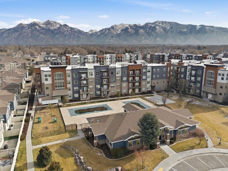 More Photos Of 132-144 E Chambord Ct, Sandy Apartments For Sale