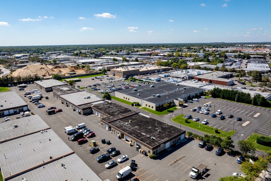 More Photos Of 60 S 2nd St, Deer Park Warehouse For Lease