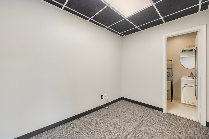 More Photos Of 280 Main St, Westminster Medical For Lease
