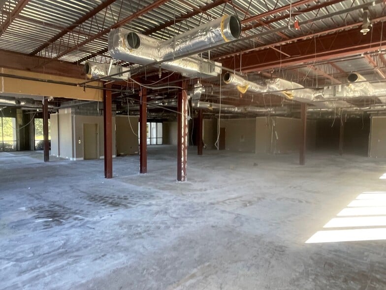 More Photos Of 177 Technology Pky, Auburn Light Manufacturing For Sale