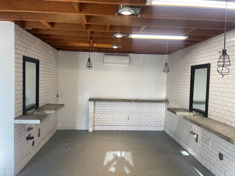 More Photos Of 428 Lincoln Blvd, Venice Freestanding For Lease