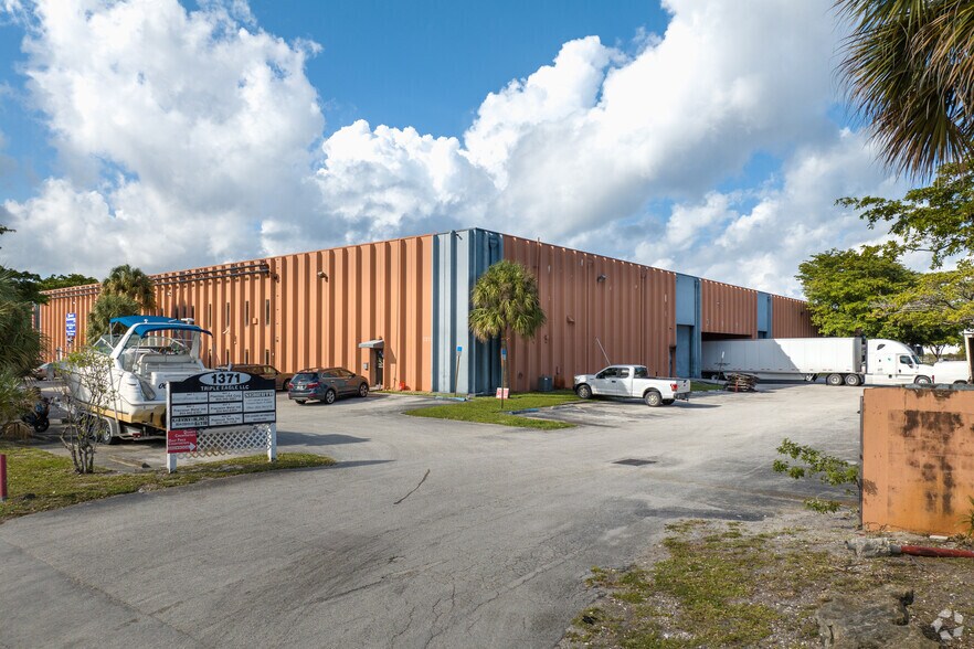 More Photos Of 1371 SW 8th St, Pompano Beach Warehouse For Lease