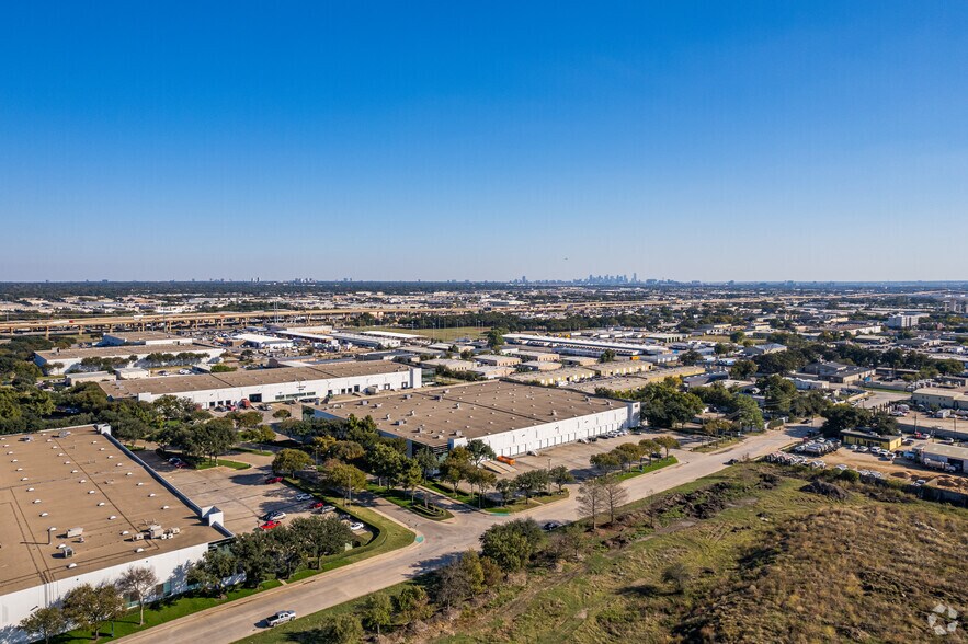 More Photos Of 11550 Newberry St, Dallas Warehouse For Lease