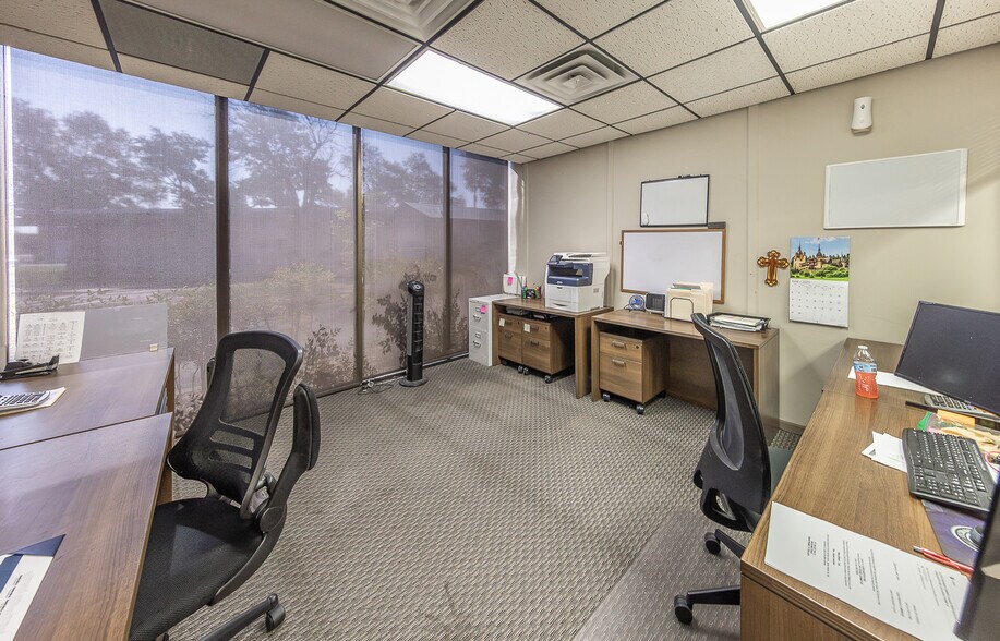 More Photos Of 2599 74th St, Lubbock Office For Sale