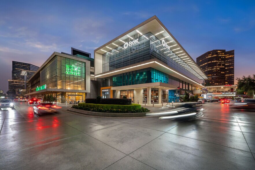 More Photos Of 1700 Post Oak Blvd, Houston General Retail For Lease