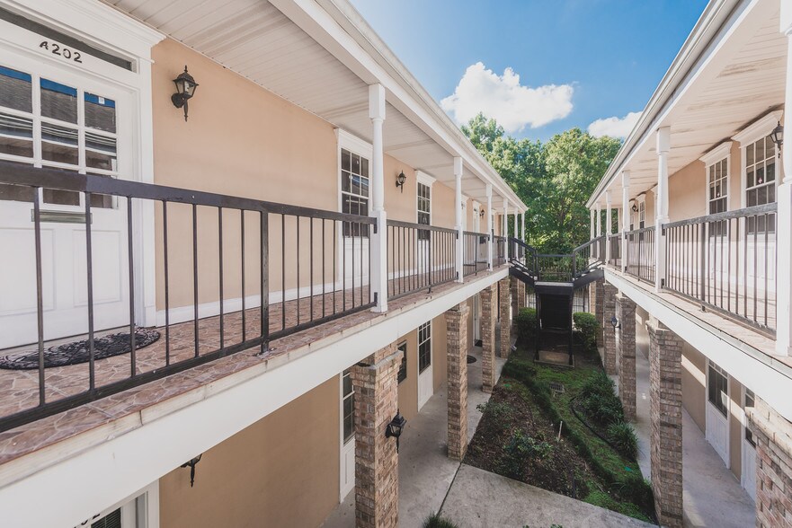 More Photos Of 2002 20th St, Kenner Office For Sale