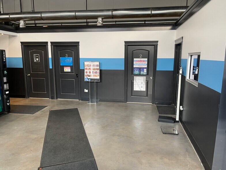 More Photos Of 193 Northfield Rd, Northfield Health Club For Lease