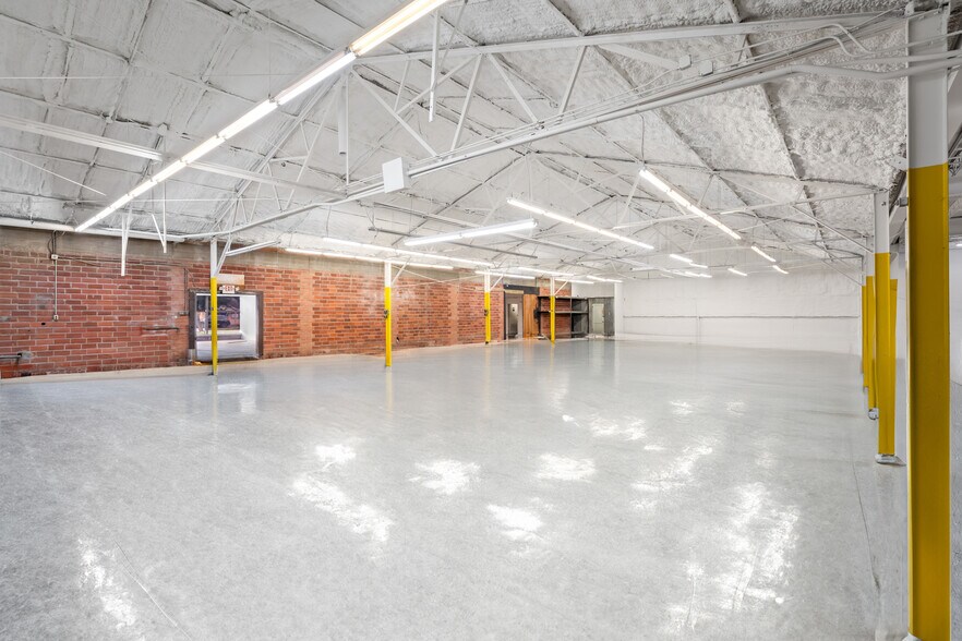 More Photos Of 5011 Navigation Blvd, Houston Warehouse For Lease
