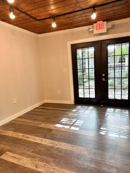 More Photos Of 7110 Elm St, Frisco Storefront Retail Office For Lease