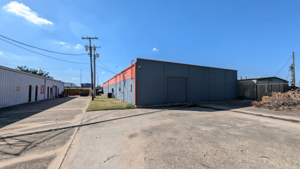 More Photos Of 1942 N Interstate 35E, Carrollton Warehouse For Sale