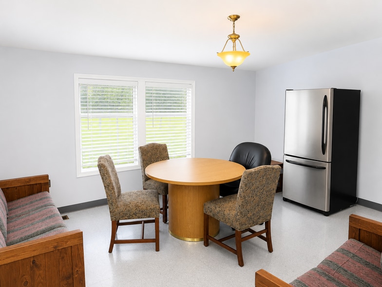 More Photos Of 993 Anderson Hwy, Cumberland Office For Sale