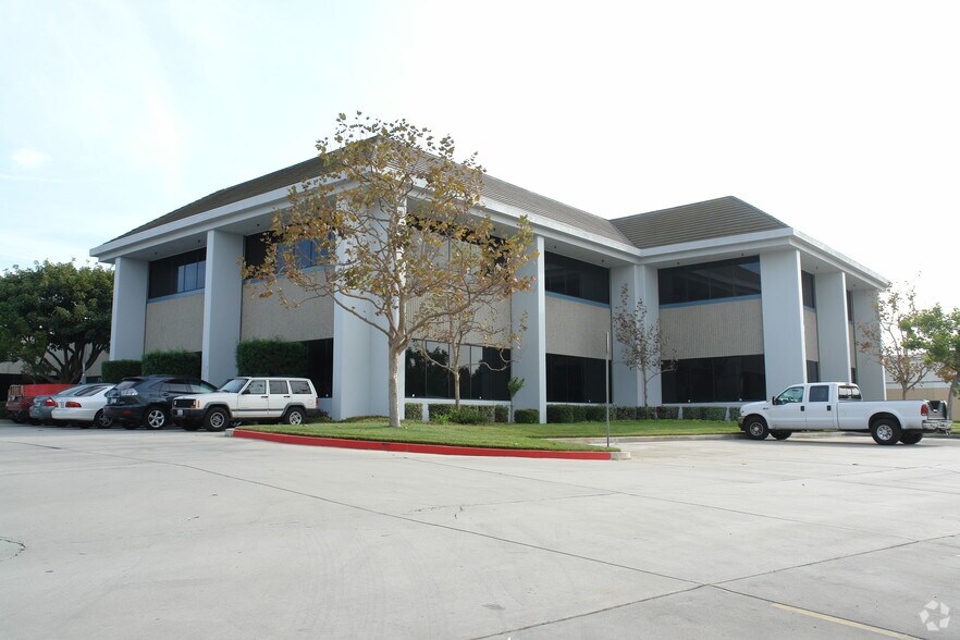 More Photos Of 1320 Flynn Rd, Camarillo Flex For Lease