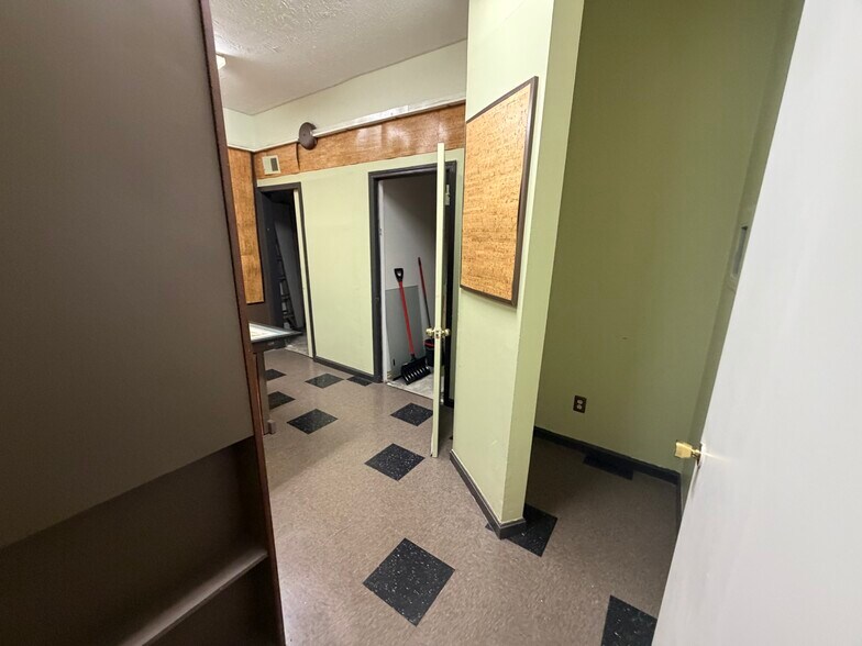 More Photos Of 319 Cathedral Manor, Bardstown Office Residential For Lease
