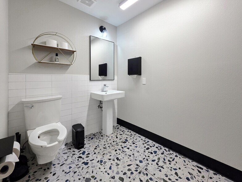 More Photos Of 3410 I-10 W, Orange Office For Sale