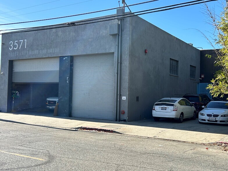 More Photos Of 3571 Hayden Ave, Culver City Warehouse For Lease