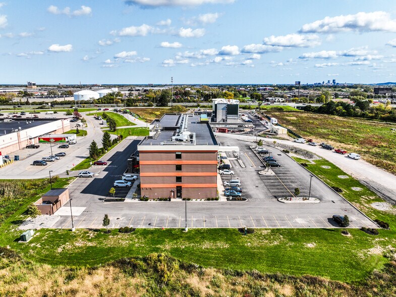 More Photos Of 400 Bellwood Dr, Rochester Hotel For Sale