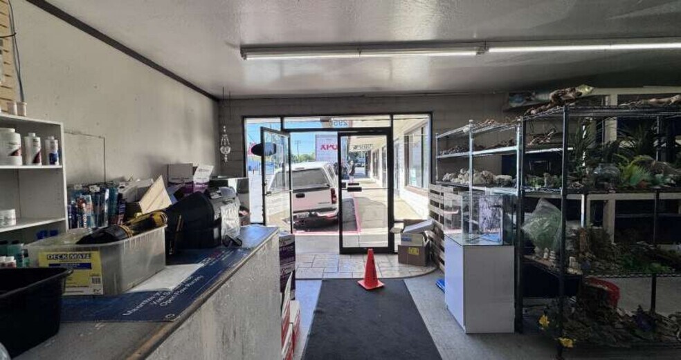 More Photos Of 2920-2972 Churn Creek Rd, Redding Storefront For Lease