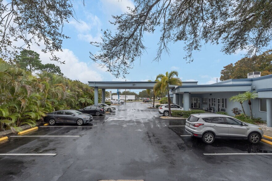 More Photos Of 7641 66th St N, Pinellas Park Medical For Sale