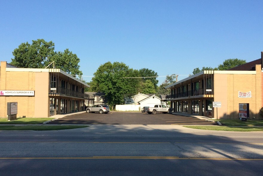 More Photos Of 1032 S La Grange Rd, La Grange Office For Lease