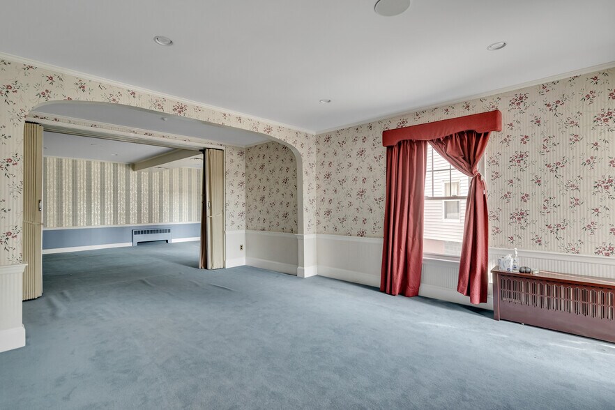 More Photos Of 786 Mount Auburn St, Watertown Funeral Home For Sale