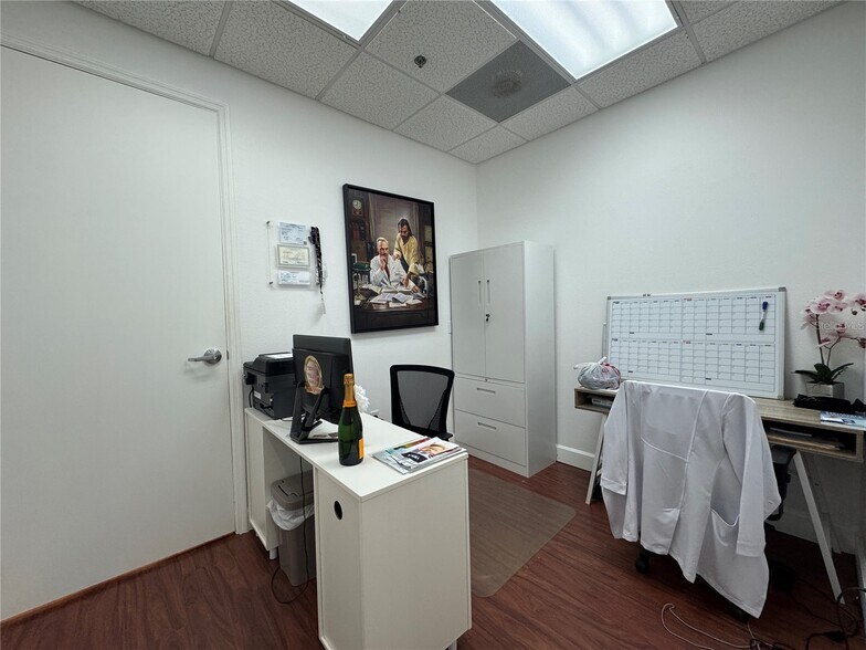 More Photos Of 6150 Metrowest Blvd, Orlando Medical For Lease