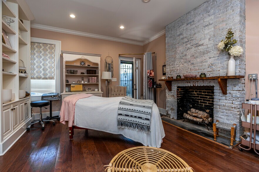 More Photos Of 302 W High St, Lexington Office Residential For Sale