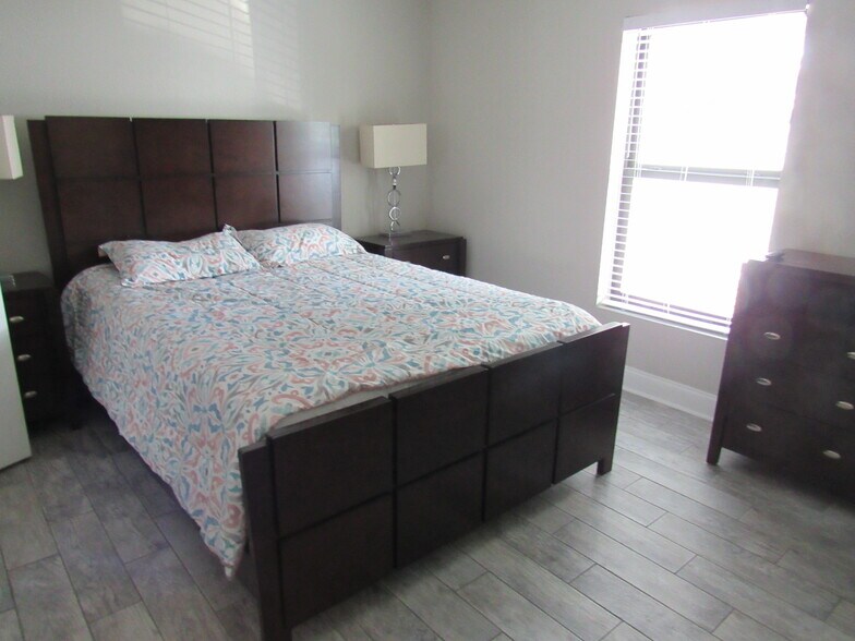 More Photos Of 115 S Lois Ave, Tampa Multifamily For Sale