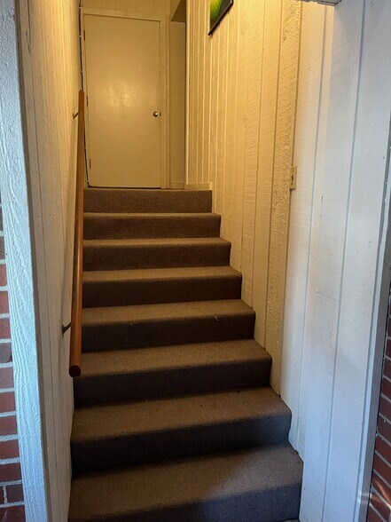 More Photos Of 735 Park Dr, Alton Office For Sale