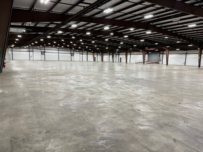 More Photos Of 100 G St, Smyrna Warehouse For Lease