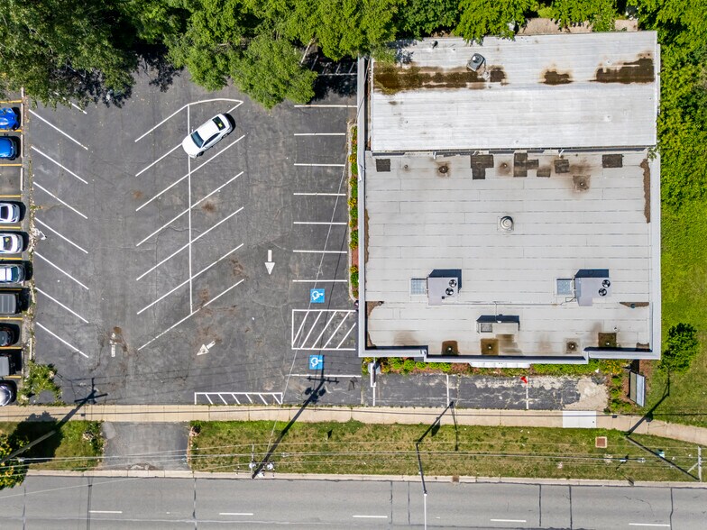 More Photos Of 10140 S Roberts Rd, Palos Hills Bar For Sale