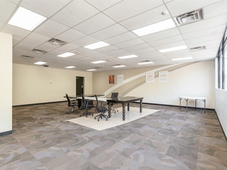 More Photos Of 579 Tunnel Rd, Asheville Freestanding For Lease