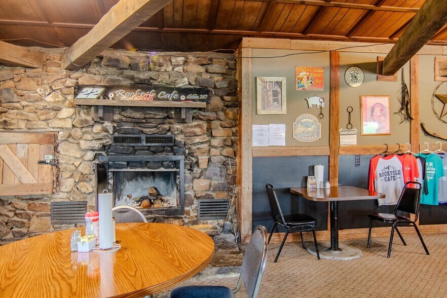 More Photos Of 18400 E B Hwy, Sheldon Flex For Sale