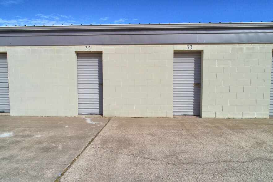 More Photos Of 5849 Holly Rd, Corpus Christi Self Storage For Sale