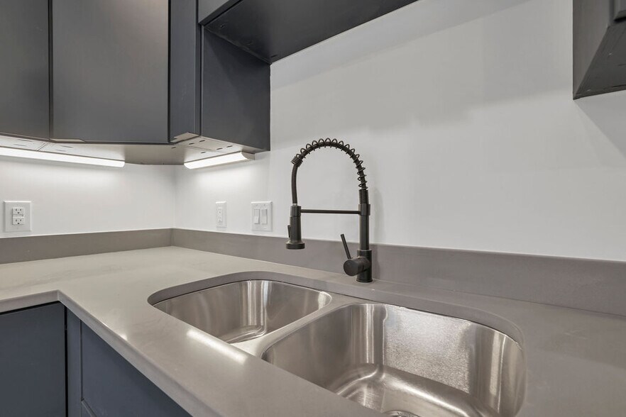 More Photos Of 595 E Broad St, Columbus Apartments For Sale
