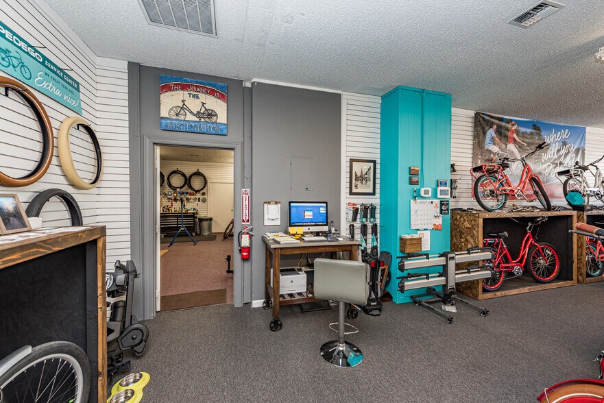 More Photos Of 213 E Washington St, Sequim Storefront Retail Office For Sale