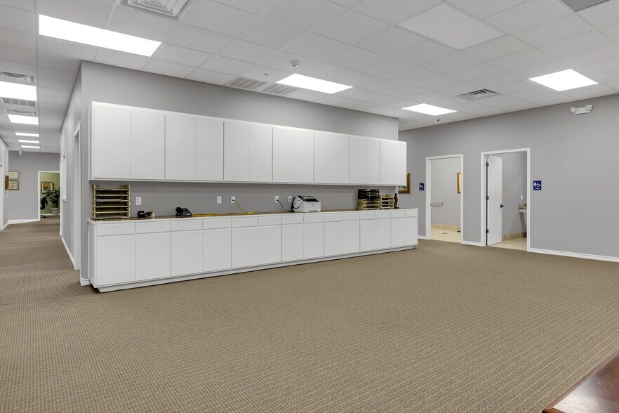 More Photos Of 501 E 7th St, Odessa Office For Sale