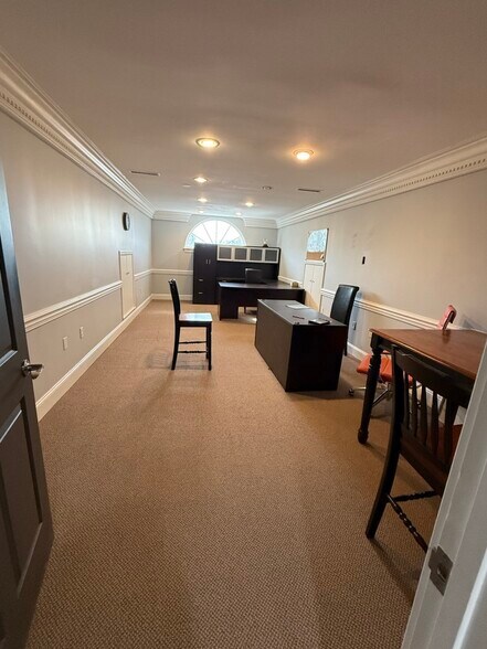 More Photos Of 7 Brendan Way, Greenville Storefront Retail Office For Lease