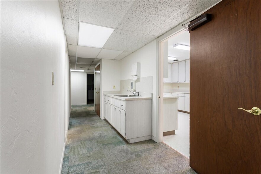 More Photos Of 7019 NW 11th Pl, Gainesville Medical For Lease