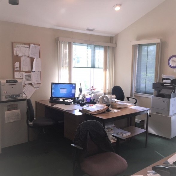 More Photos Of 920 Lawn Ave, Sellersville Medical For Sale