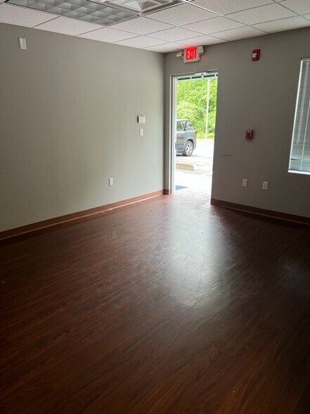 More Photos Of 1449 Old Waterbury Rd, Southbury Office For Sale