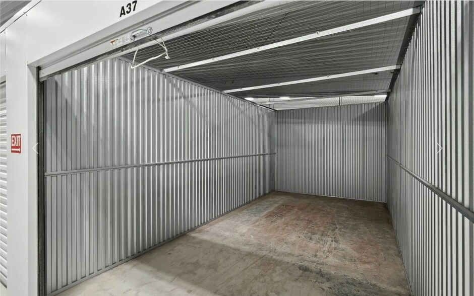 More Photos Of 2209 Richard St, Abbeville Self Storage For Sale