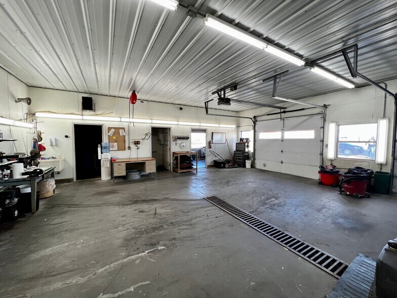 More Photos Of 1719 E Jackson St, Macomb Auto Dealership For Sale