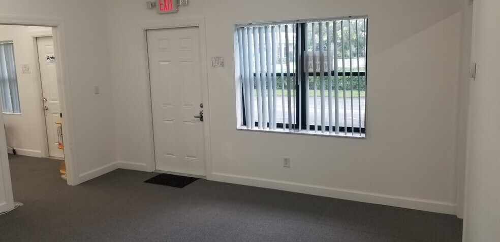 More Photos Of 174 Semoran Commerce Pl, Apopka Light Distribution For Lease
