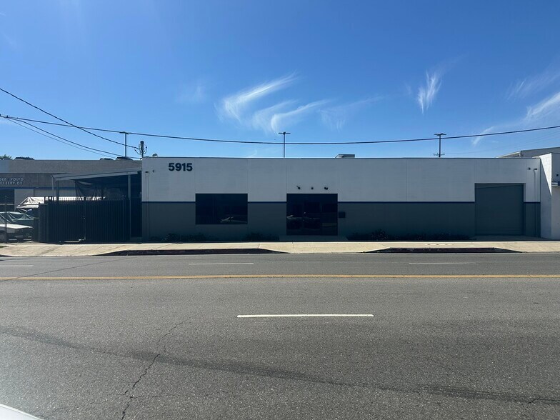 More Photos Of 5915 Kester Ave, Van Nuys Light Manufacturing For Lease
