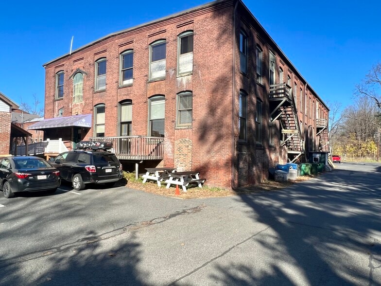 More Photos Of 320 Riverside Dr, Florence Office For Sale
