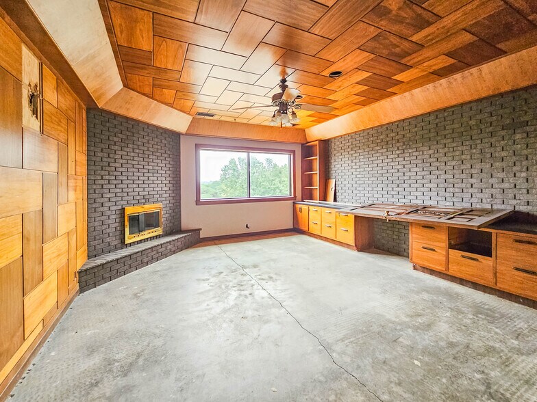 More Photos Of 3036 70th st, Omaha Office For Sale